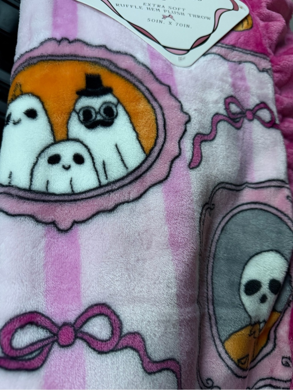 Pink ruffle Halloween throw blanket bows ghosts coffee skeleton vintage style - Picture 11 of 14
